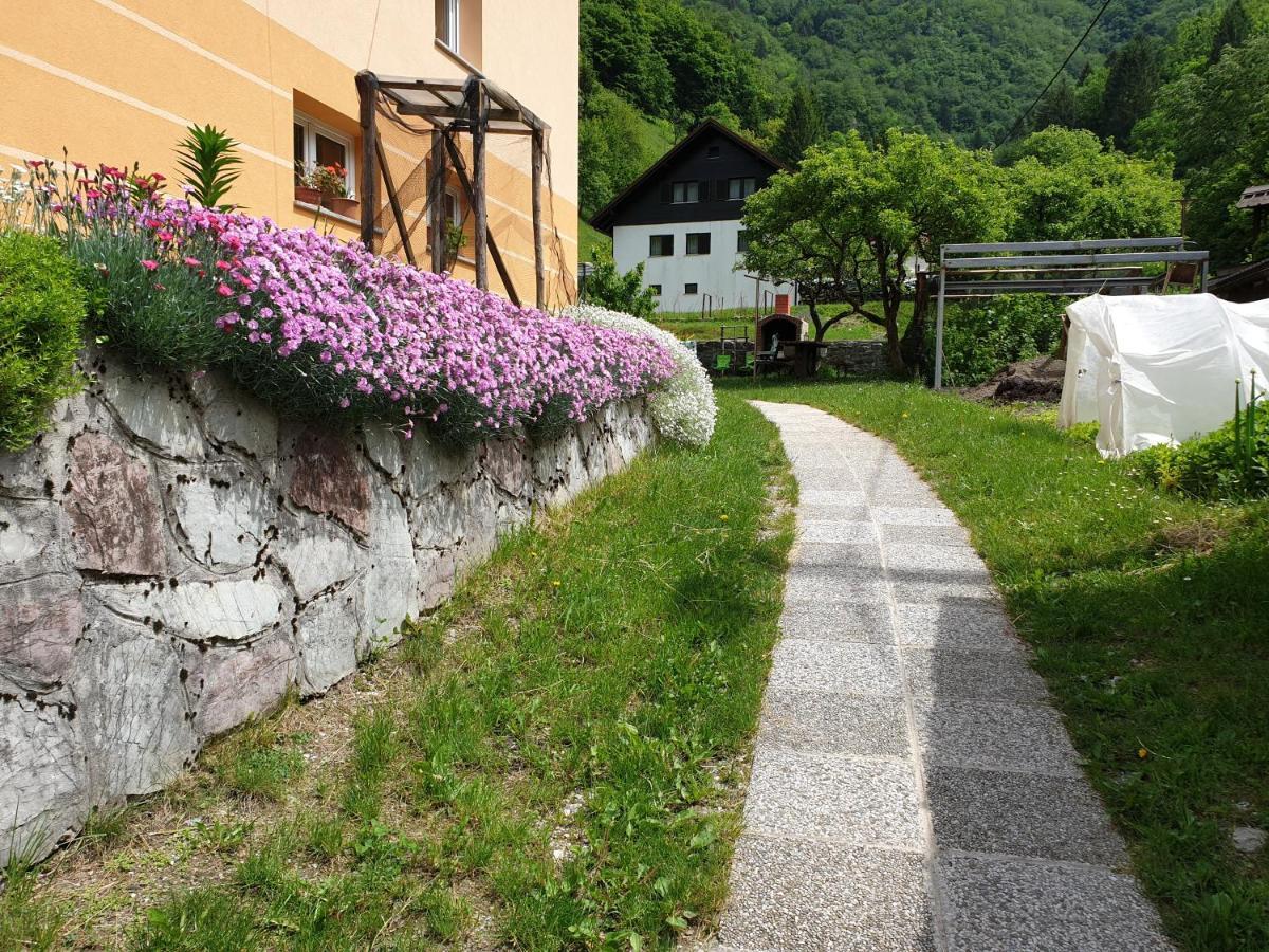 Apartment And Garden House Among The Mountains Podbrdo المظهر الخارجي الصورة