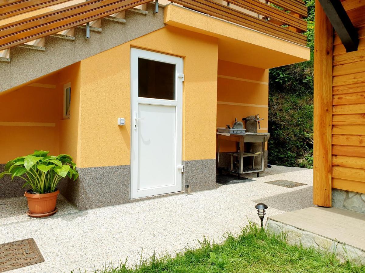 Apartment And Garden House Among The Mountains Podbrdo المظهر الخارجي الصورة